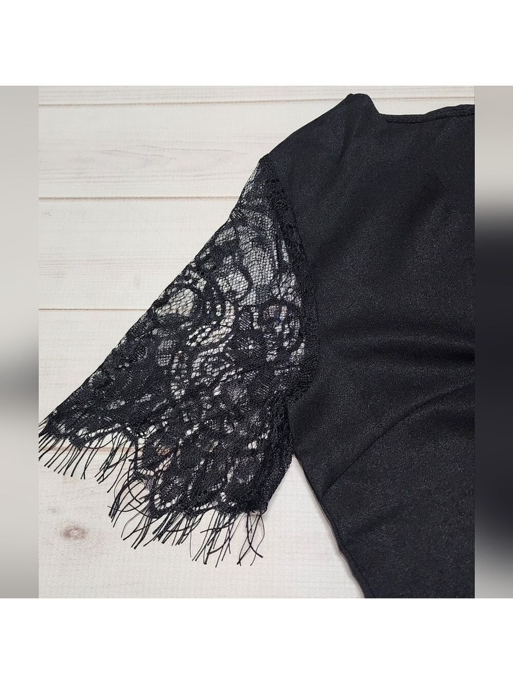 Scallop V-neck Lace Sleeve Black Top Small - New Without Tags - Picture 5 of 8